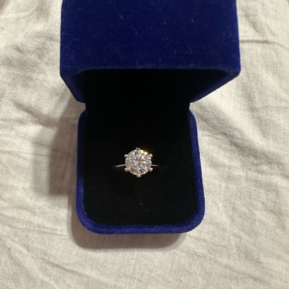 Timeless 3ct Moissanite ring ( COMES WITH CERTIFICATE)